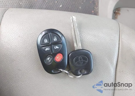 2011 Toyota Sienna Xle from USA, damaged, VIN 5TDYK3DC0BS100800